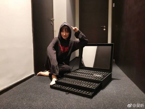 圣诞节礼物送女朋友预算1000,圣诞节给女朋友送什么礼物比较好