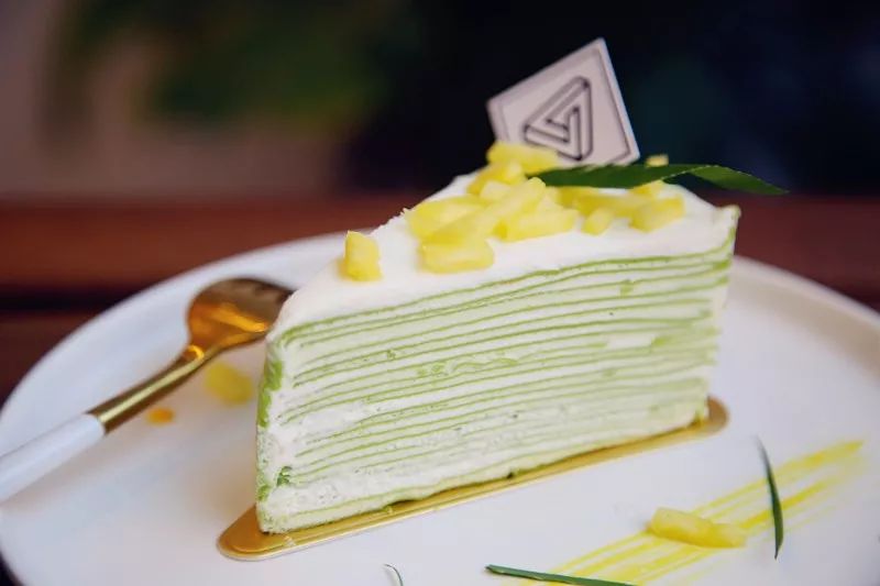 在甜品店里花样调酒？新街口这家网红店让你来了就不想走！