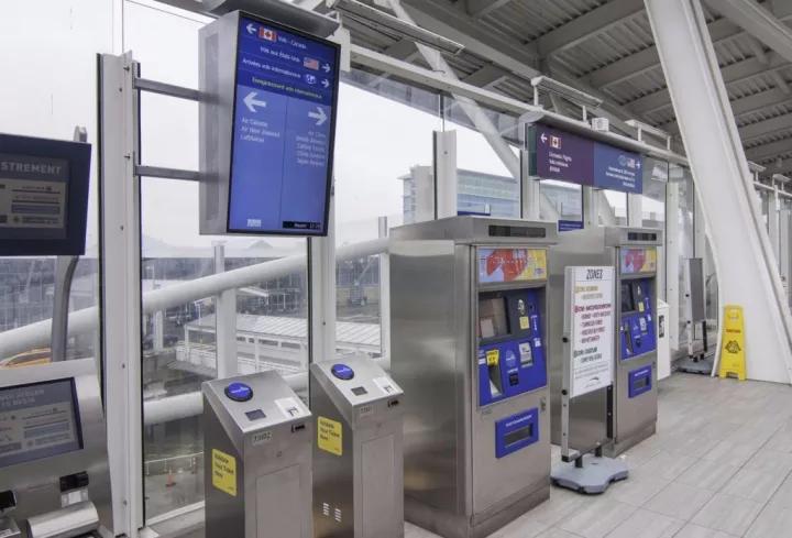 初到温哥华机场,初次登机指南