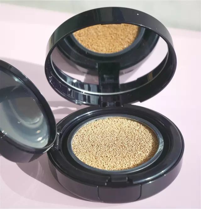 yslniki气垫和阿玛尼蓝气垫测评,ysl气垫推荐公认好用第一名测评