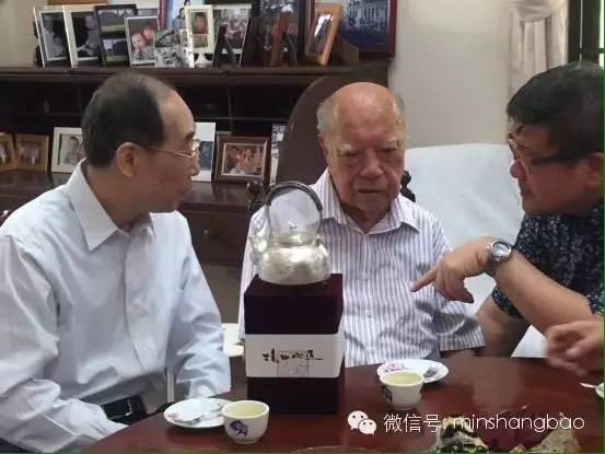 尤权书记出访新加坡赠陈元济银壶大有深意，出自福建这家企业！