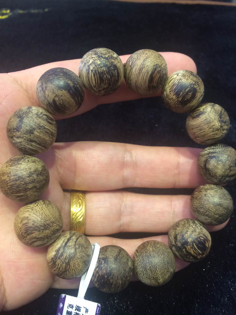 沉香手串价格一般是多少,深度解析沉香手串的价格及风险