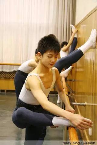 如何才能男女通吃？推荐你们去参考一下杨洋的养成之路！