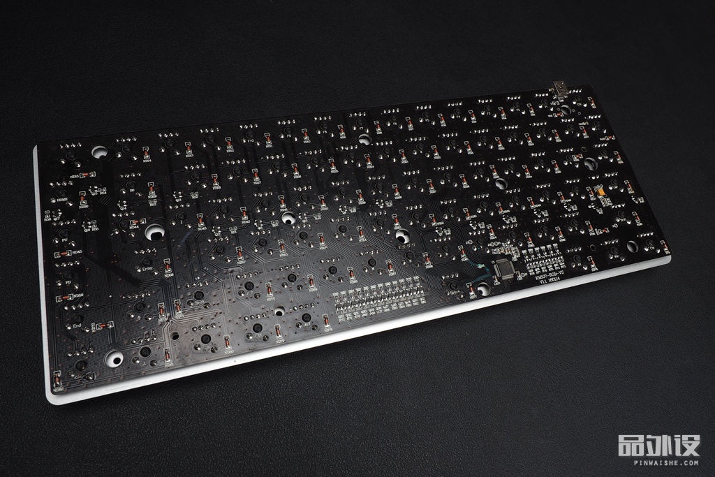 黑爵极客ak33怎么连接电脑,极氪黑爵背光键盘ak33怎么开灯