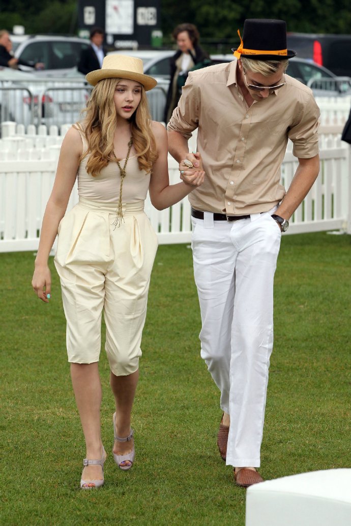 小贝大儿子与女友,小贝长子官宣订婚