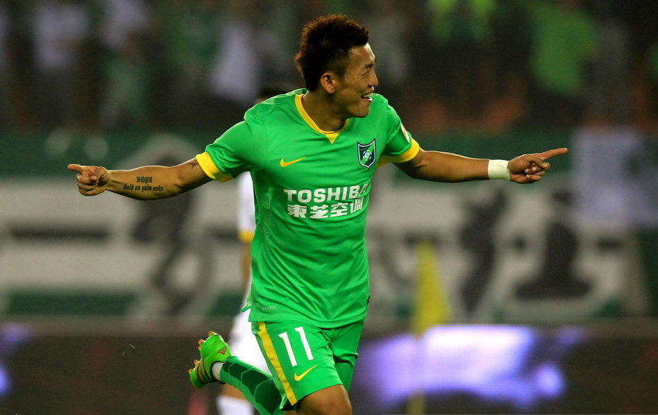 他从“足球沙漠”中走出，勤奋和自律让他成为杭州绿城的主心骨