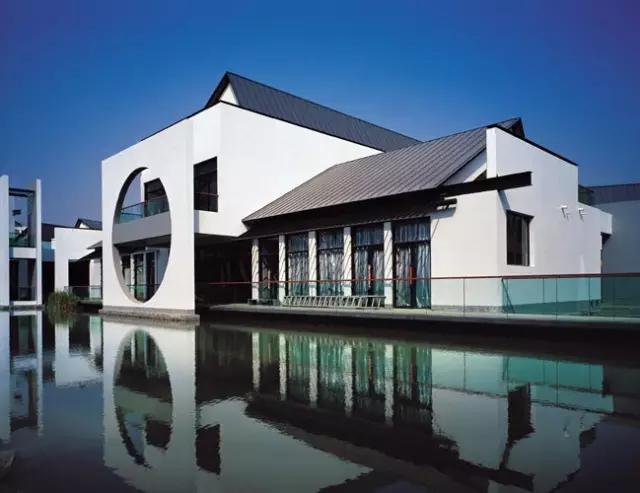 万科是如何转型为“城市配套服务商”的？