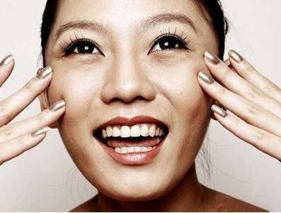 做什么动作可以改善男士鱼尾纹,简单易学一分钟赶走鱼尾纹