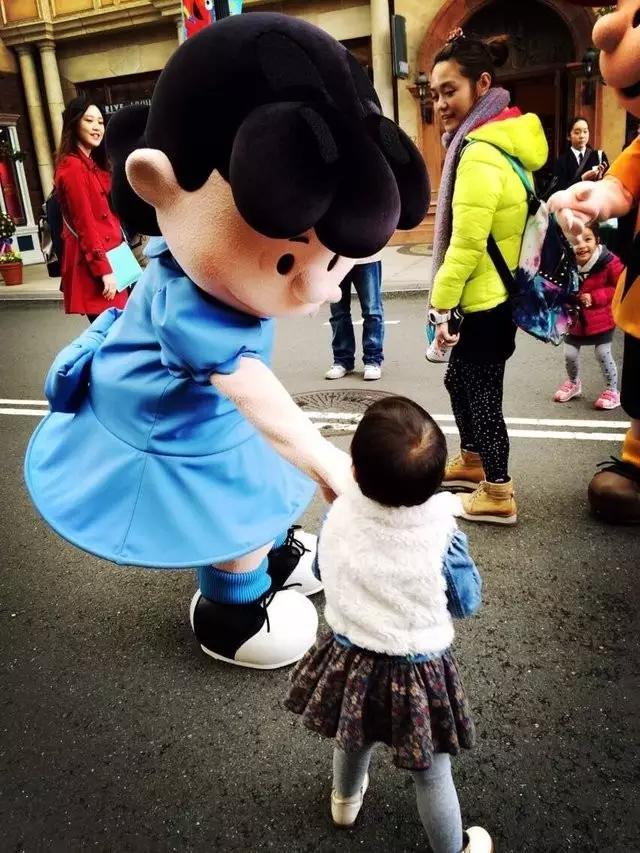 曼莉专栏｜葡萄*妞小**随妈游日本