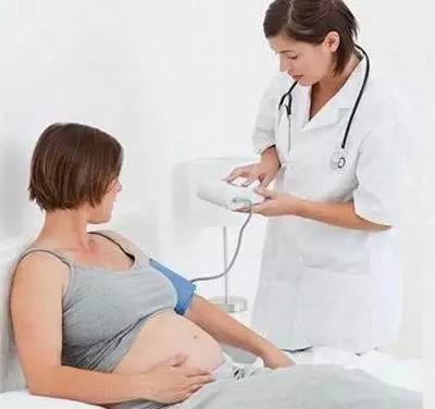 孕妈感觉肚脐周围疼怎么回事,孕妈感到身体难受