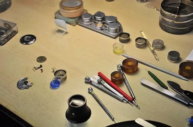 他能让钟表“起死回生”!对话全国劳模汤维新