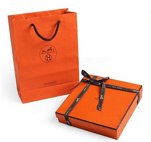 巴宝莉围巾和古驰围巾哪个好 (爱马仕围巾丝巾)