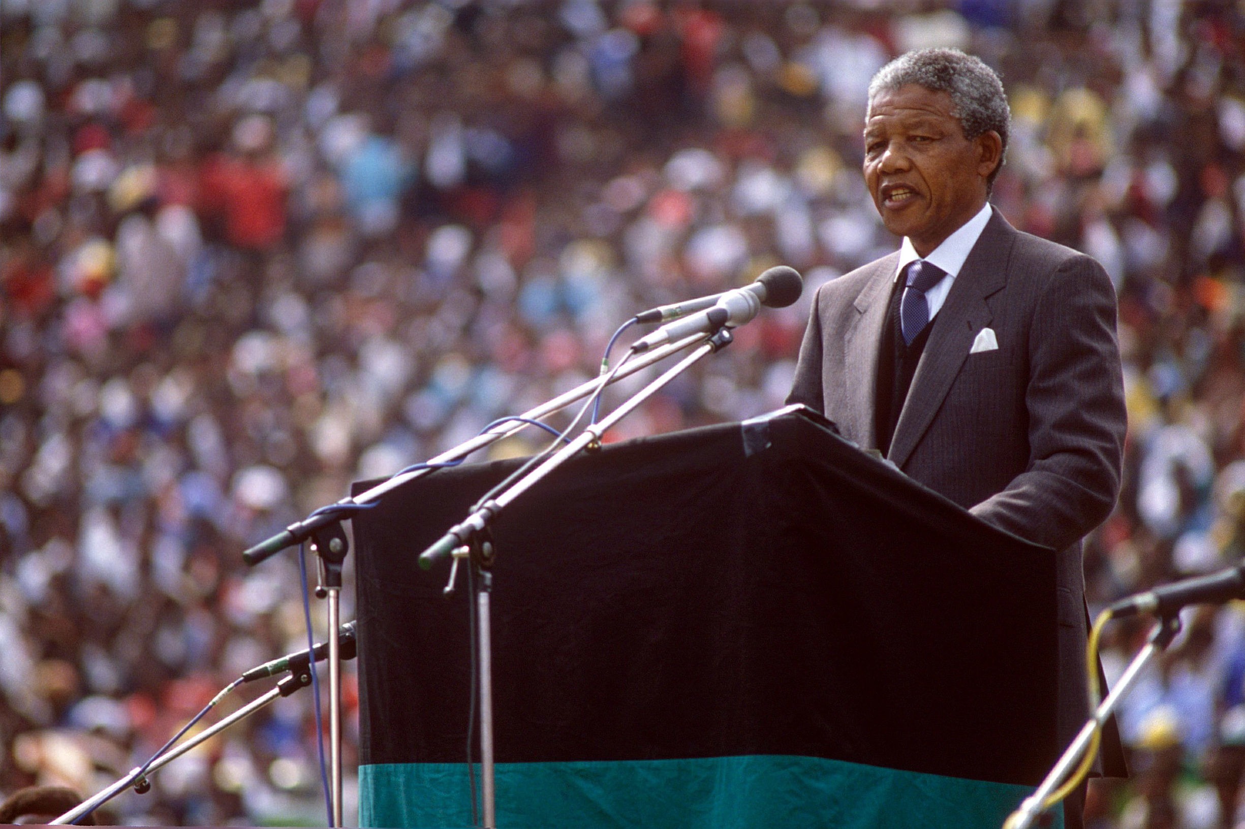 南非黑人逐步“驱逐”白人：文化低但生育力强