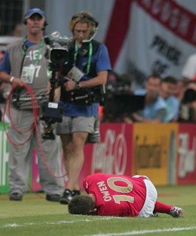 铁汉柔情，足球场上那些让你落泪的瞬间