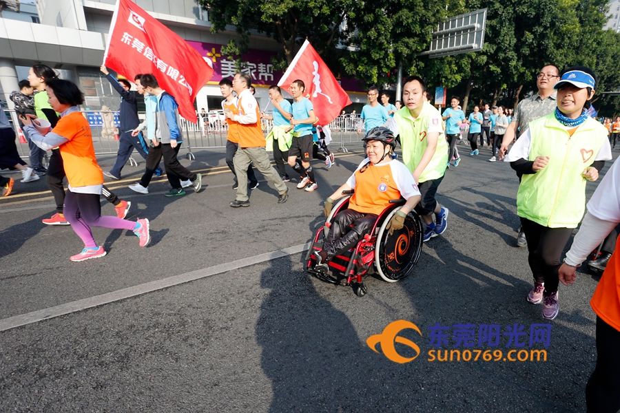 全城沸腾,全城火热人山人海