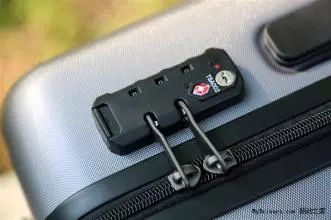 留学生带了5个coach包回国，下飞机后发现全部不翼而飞！机场的托运黑幕，细思极恐……