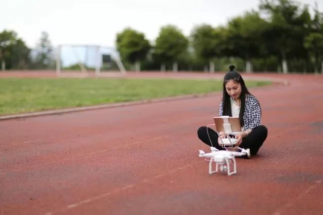 咱们的新媒体工作室闪亮登场啦！