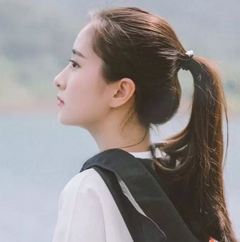 刘海长了遮眼睛短了又不好看,刘海剪短了怎么才可以扎上高马尾