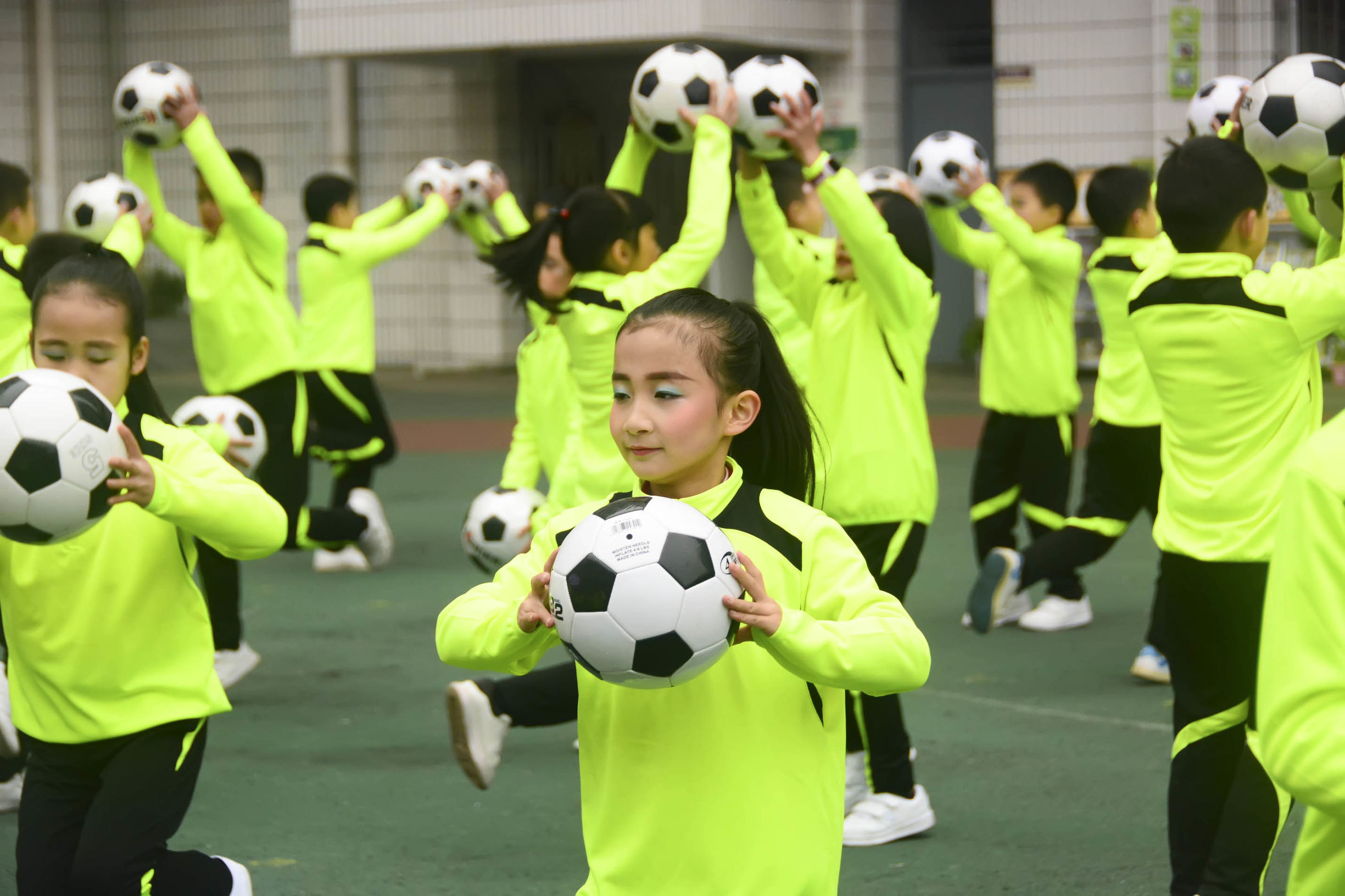 三小校运会啦啦操,巴中市巴州区三小足球操