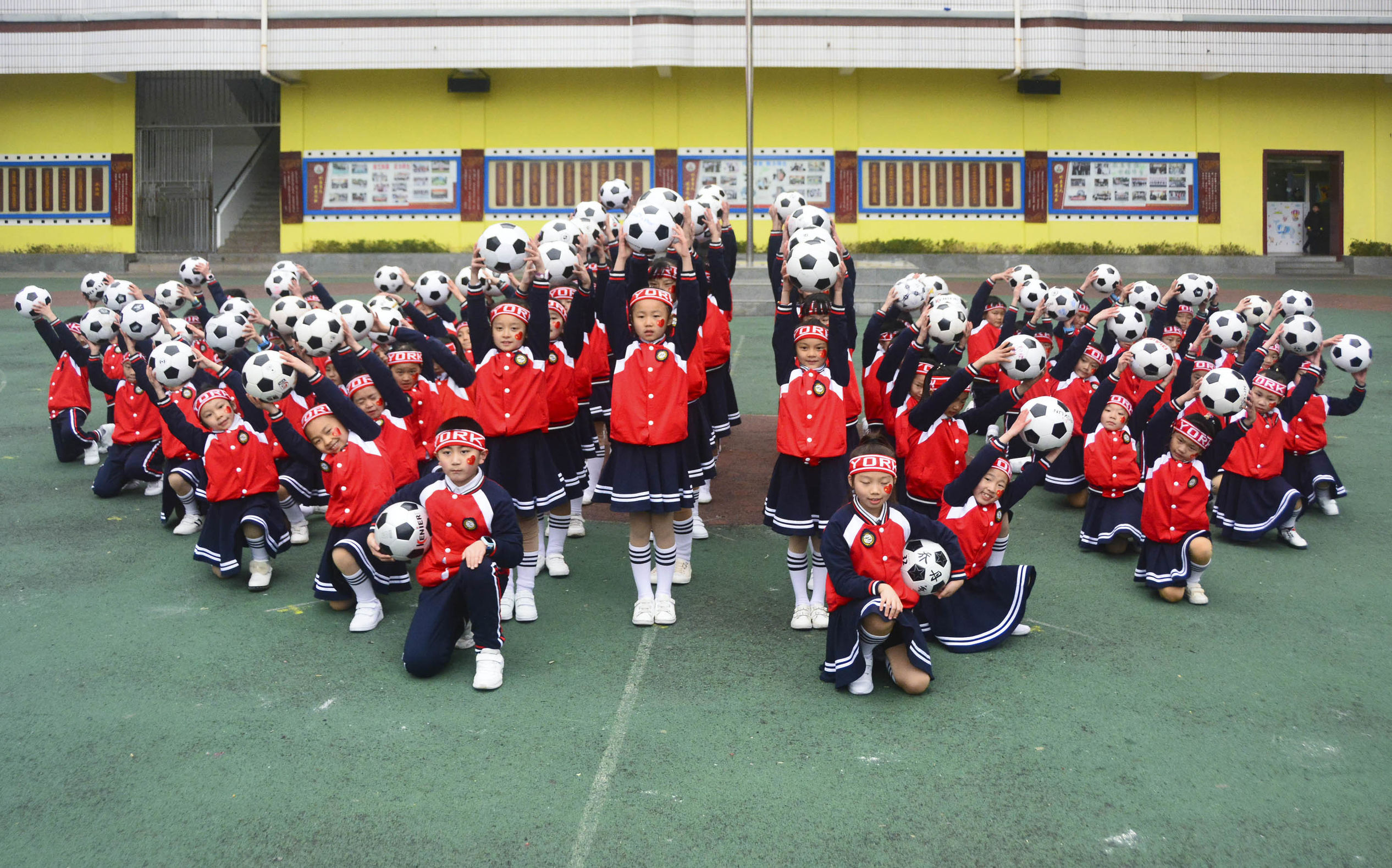 红山区第17小学足球啦啦操,三小校运会啦啦操