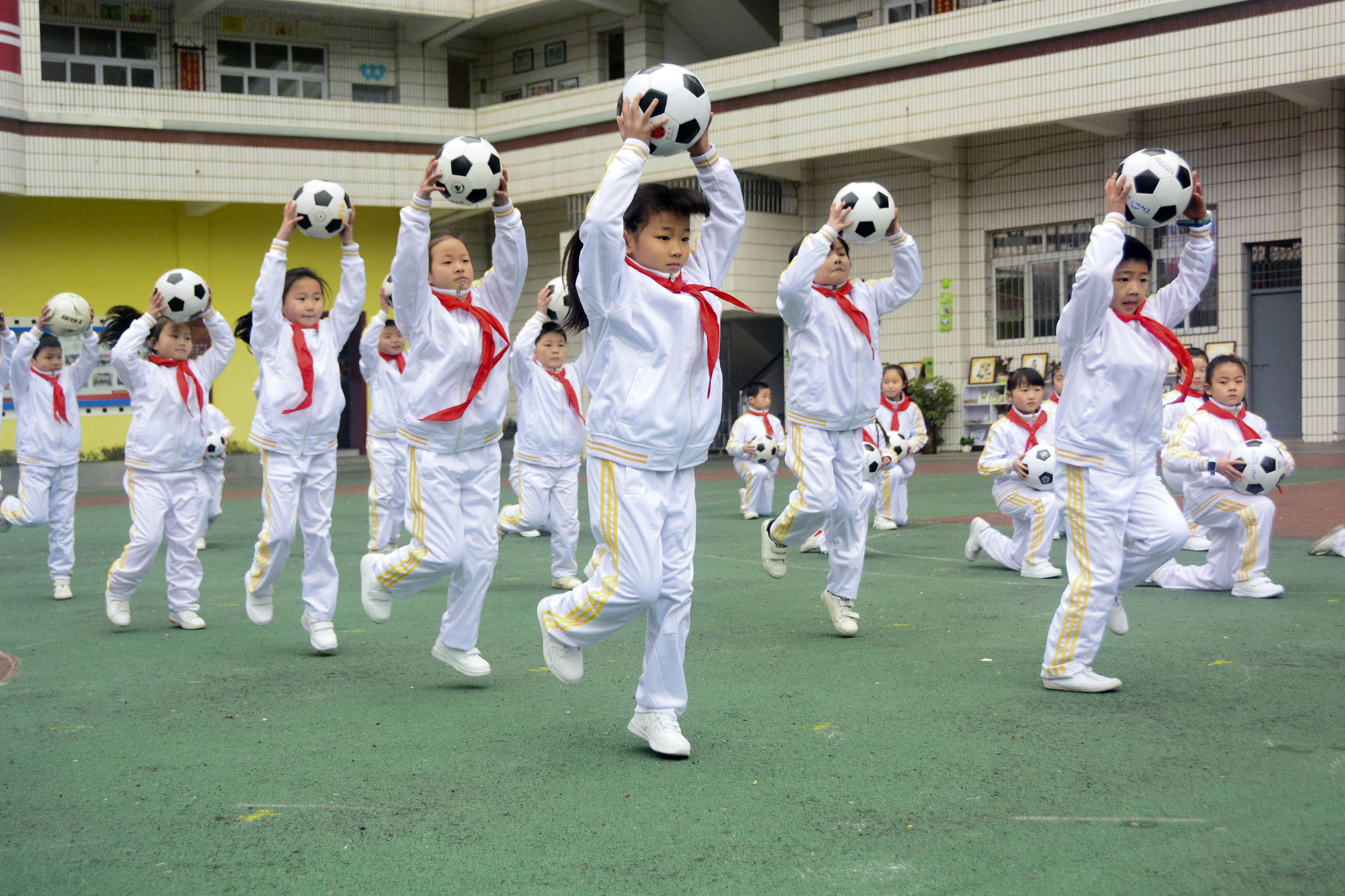 三小校运会啦啦操,巴中市巴州区三小足球操