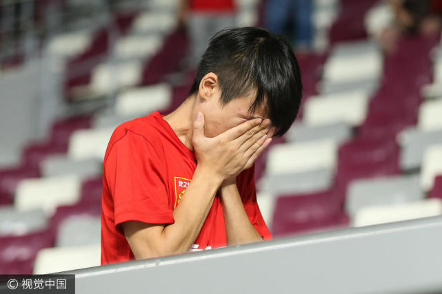 今年我们不曾放弃距离真的很近了为国足球迷加冕我们在一起!