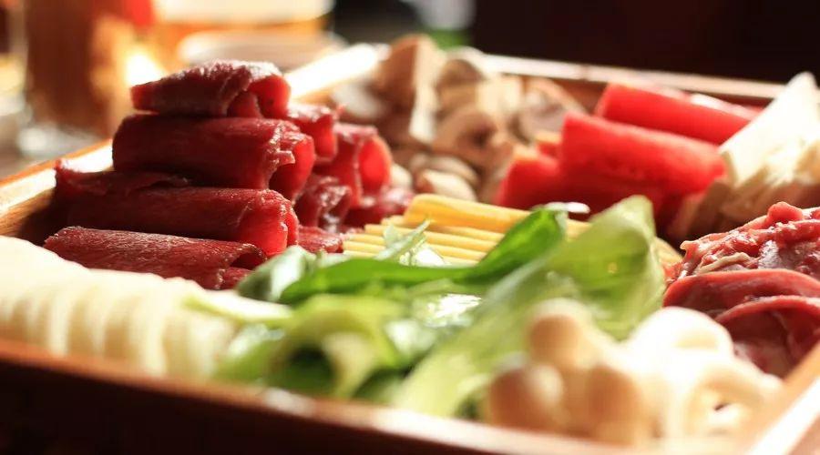 产后恢复难？这位宝妈竟然靠喂母乳塑造了S型身材