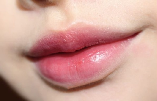 平价口红秋冬红棕色,平价唇膏口红黄黑皮试色