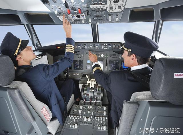 现在的飞行员一个月能拿多少工资,一般飞行员的工资多高啊