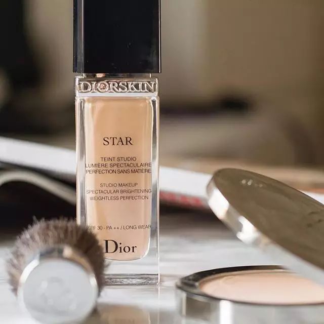 轻薄、舒适、不脱妆的粉底测评