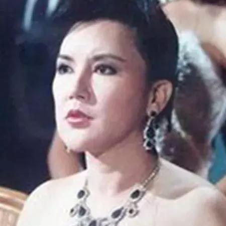 60元硅胶整容失败鼻歪脸斜，红极一时被封杀，如今自曝患癌