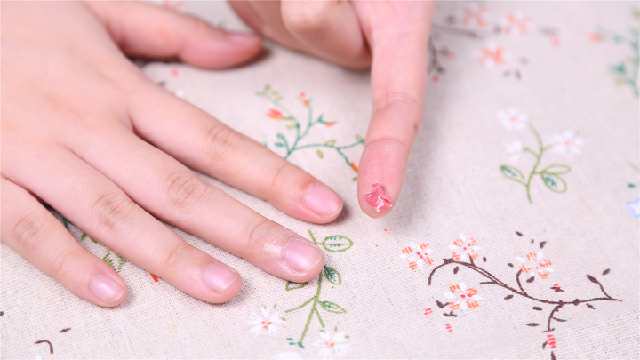 抹指甲油有什么用,油性指甲油和水性指甲油怎么卸掉