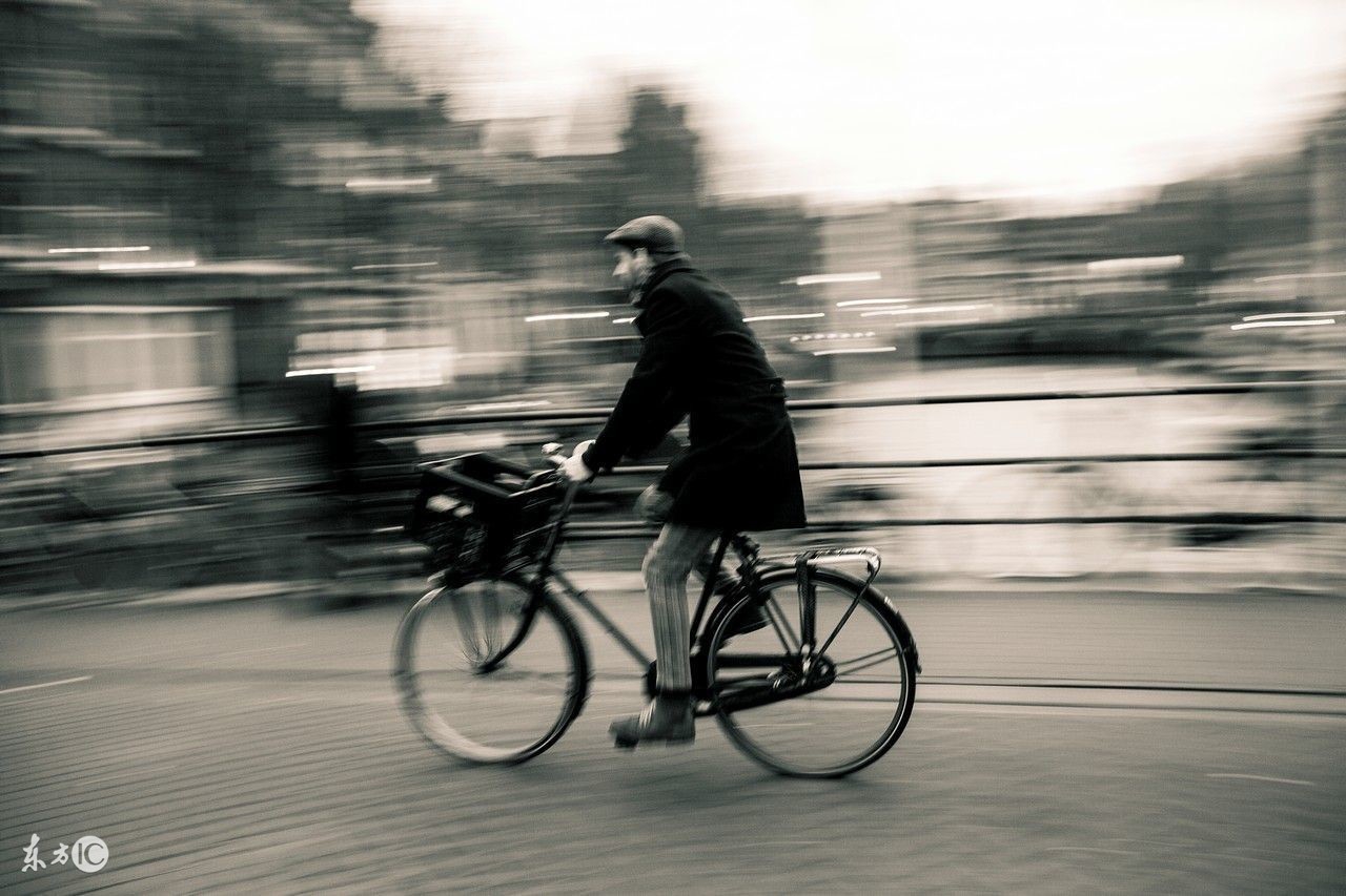 摸摸口袋，看看钱包，依然，空空如也，唯一得到的财富——回忆