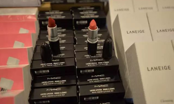 香奈儿、雪花秀、兰芝等大牌秒变low牌！网友：善良限制了我的想象