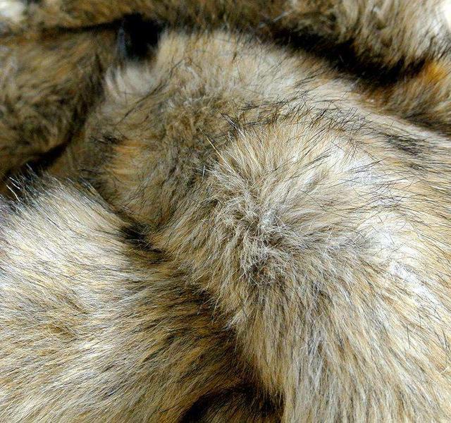 皮草掉毛严重怎样联系修复店,狐狸毛皮草掉毛严重怎么处理