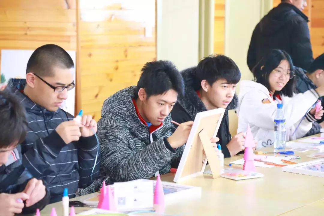 “巧手赛天工,喜庆家年华”——记崇文门中学主题工作坊