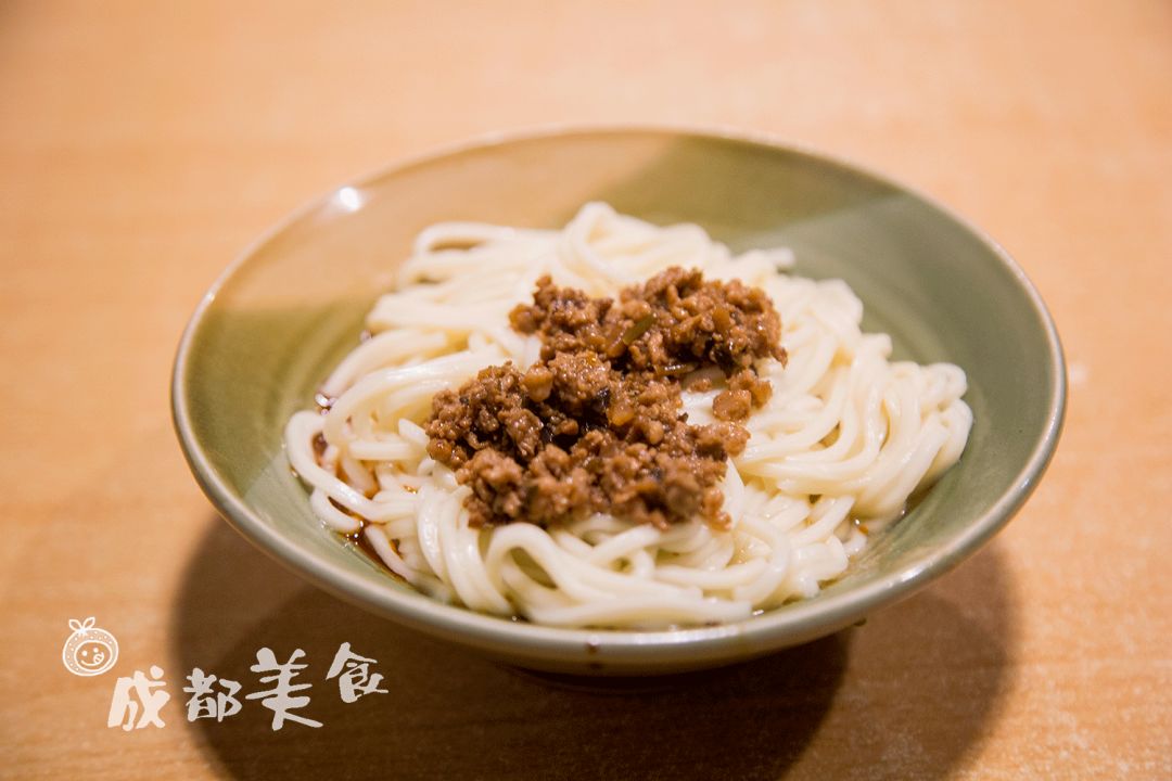 这条美食老店众多的成都小街，竟是《芳华》原型地，主角瘦真不科学