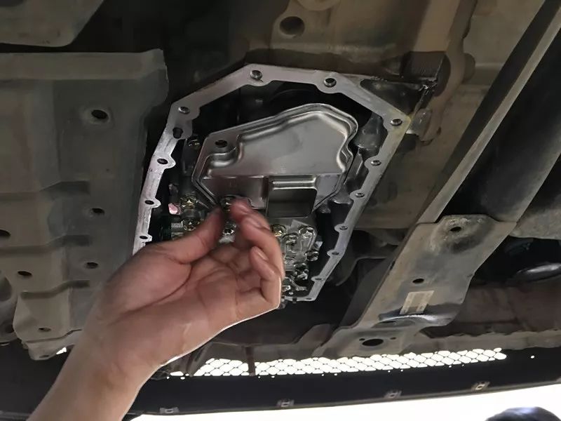 老迈腾和新迈腾综合测评,7年车大保养都需要做什么