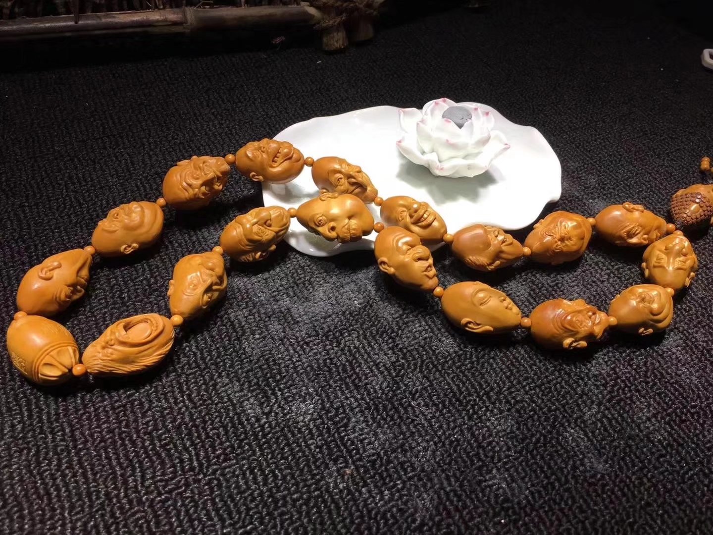 橄榄核雕中雅玩，憨豆，格格巫，泰森，爱因斯坦