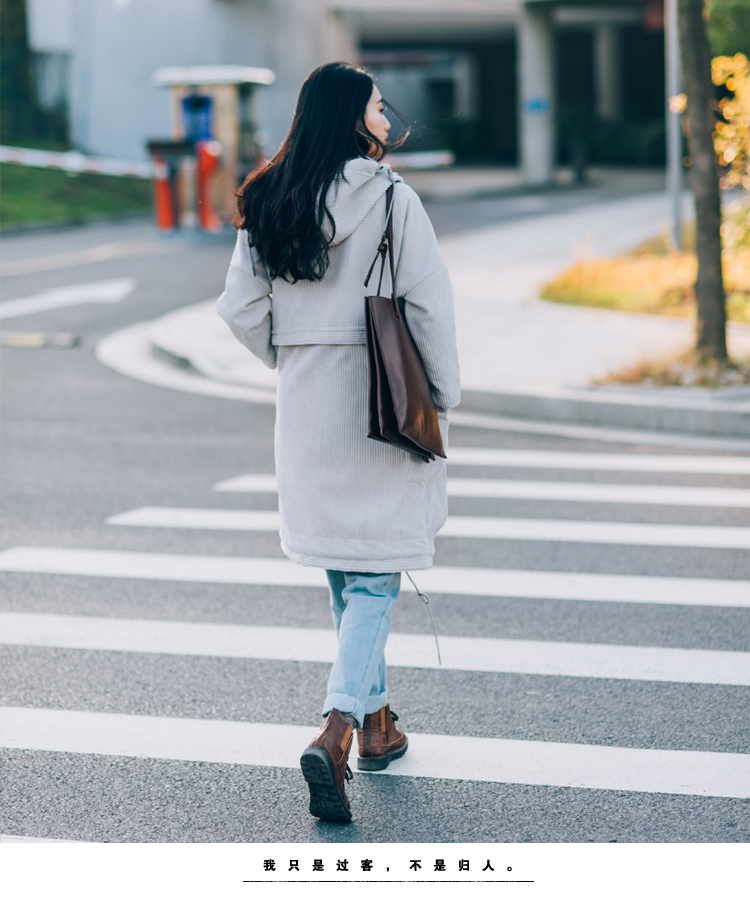 灯芯绒减龄没毛病,但是……设计师,你的心里就没点b数吗?