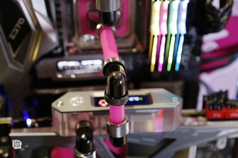 跨界新时尚—MOD玩家重金打造潮牌Aape客制化水冷主机