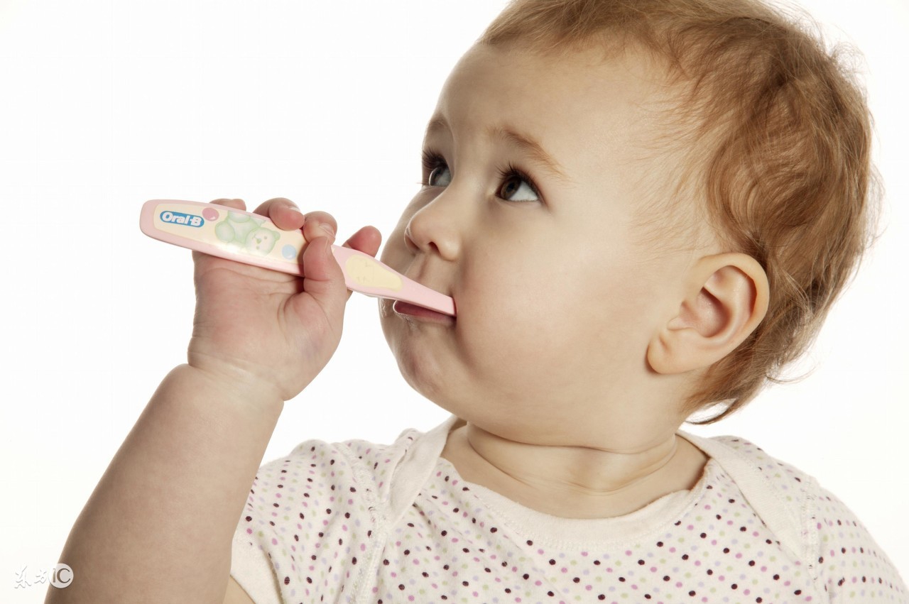 宝宝牙刷如何挑选,新手妈妈该怎么给宝宝挑选牙刷