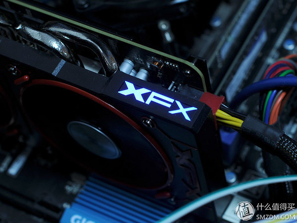 讯景rx5804g黑狼显卡,讯景r9370x4g显卡尺寸