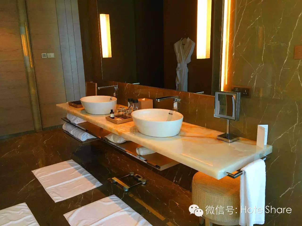 63楼泳池望月、70楼酒吧摘星，广州柏悦|探店首发