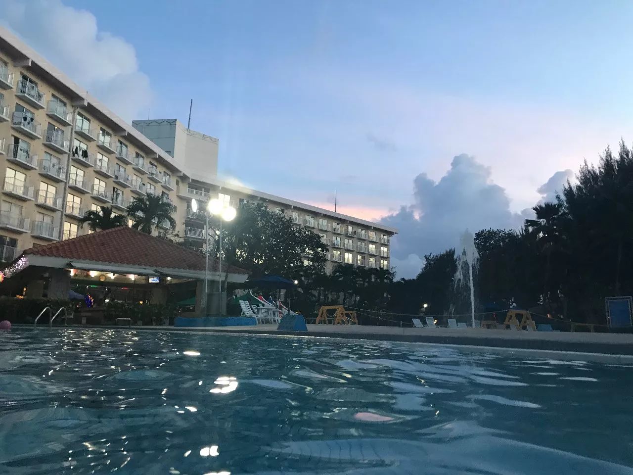 上午在广州捂白过严冬,下午在塞班岛放肆晒黑