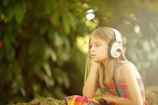 儿童抽动症怎么治疗最好,抽动症污言秽语家长要注意什么