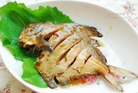 红烧鲳鱼咸菜家常做法,红烧鲳鱼的家常做法