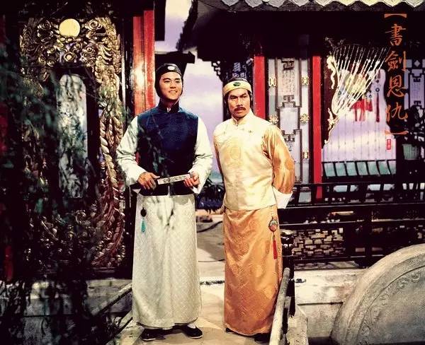 无厘头鼻祖，竟然是某大导演全家齐上阵黑武侠片的这部喜剧