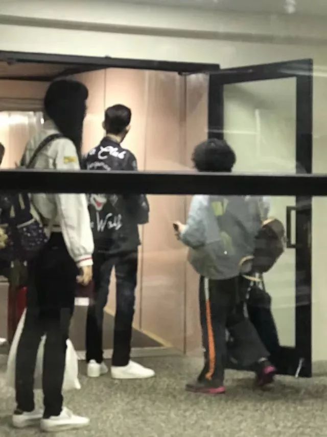 上午在广州捂白过严冬,下午在塞班岛放肆晒黑