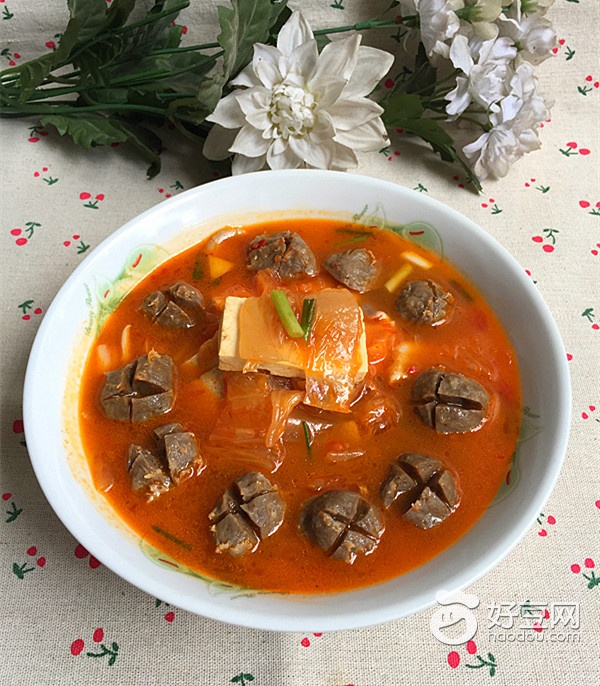 天冷来一碗肉香汤鲜美味又滋补,天冷来上一碗酸辣汤舒服一整天